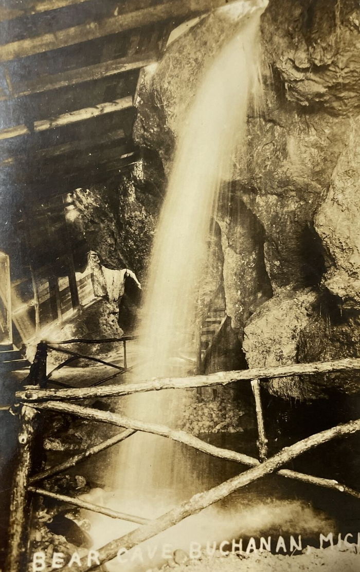 Bear Cave and Resort - Postcard (newer photo)